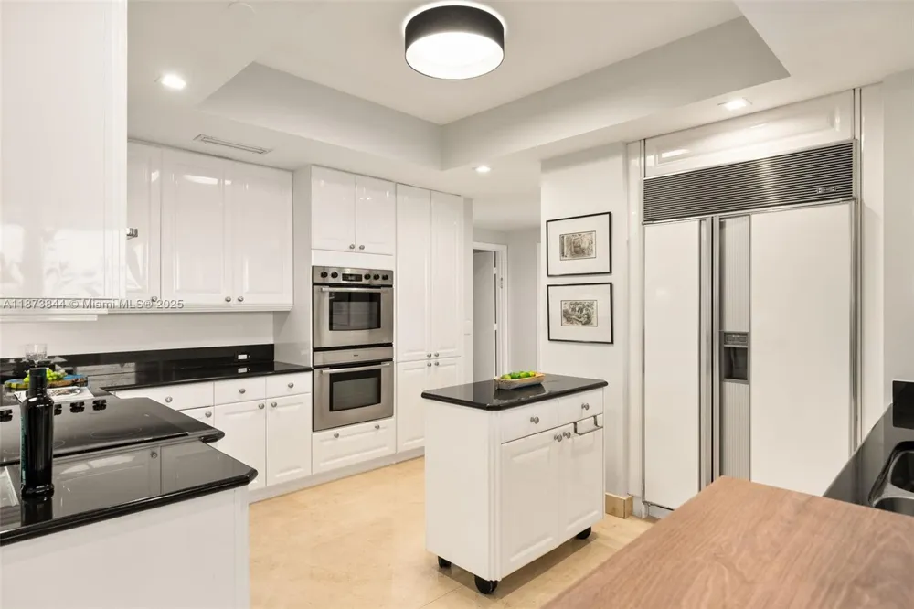 21200 Point Pl #1102 Aventura, FL 33180
