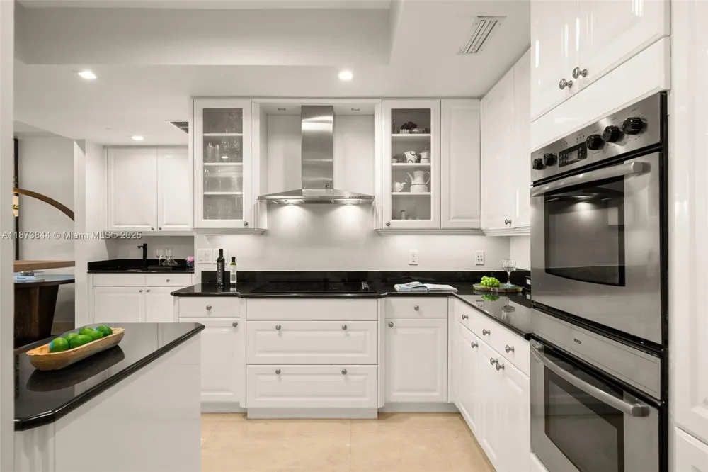 21200 Point Pl #1102 Aventura, FL 33180