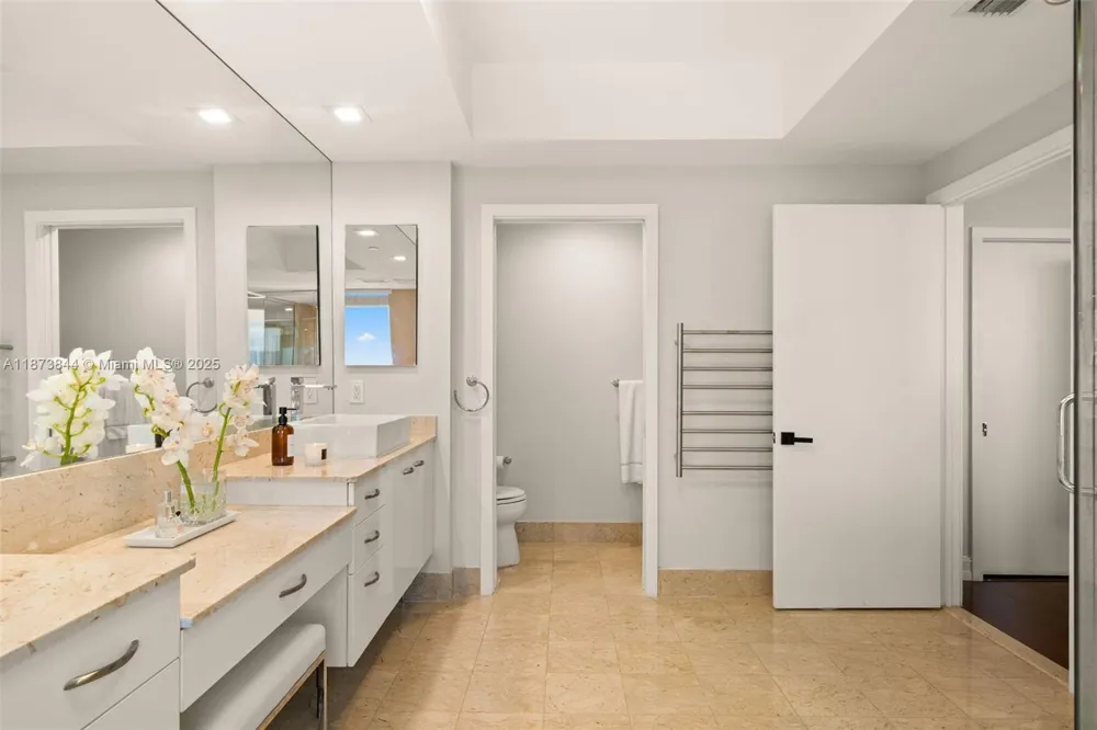 21200 Point Pl #1102 Aventura, FL 33180