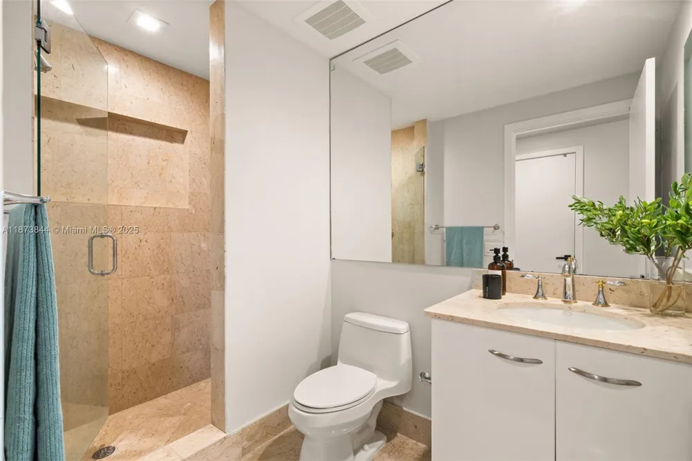 21200 Point Pl #1102 Aventura, FL 33180