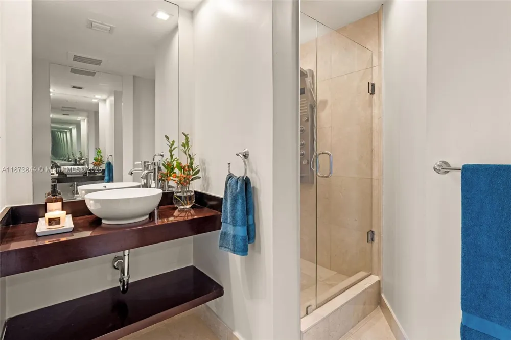 21200 Point Pl #1102 Aventura, FL 33180