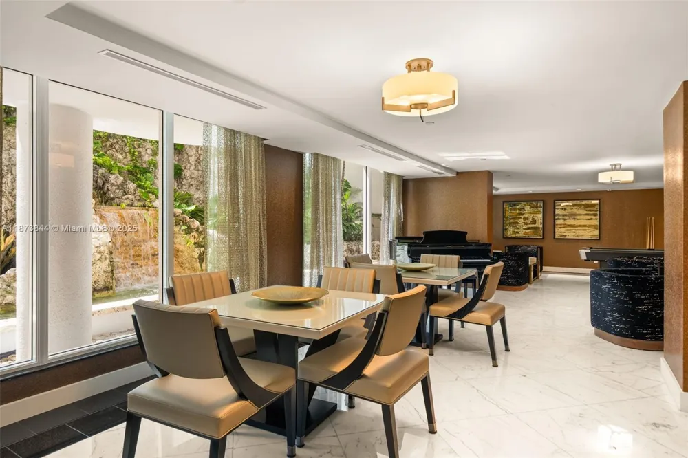 21200 Point Pl #1102 Aventura, FL 33180