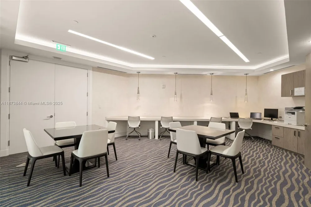 21200 Point Pl #1102 Aventura, FL 33180