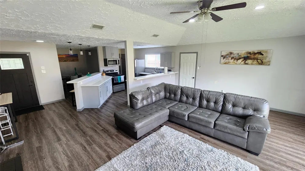 9735 Stonemont Road La Porte, TX 77571