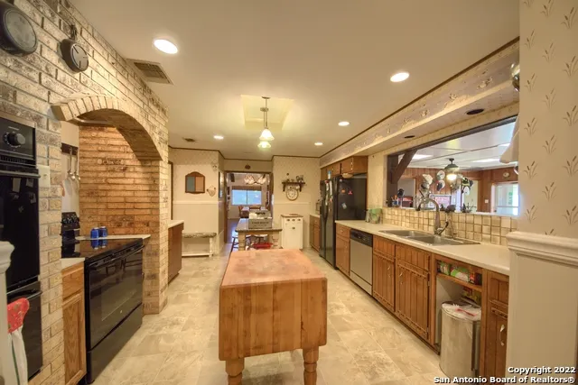 20070 State Hwy 16 Helotes, TX 78023