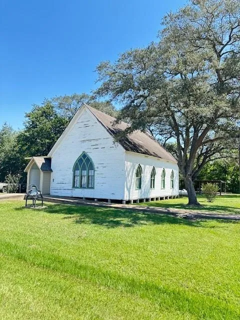1 24 Rock Island, TX 77470