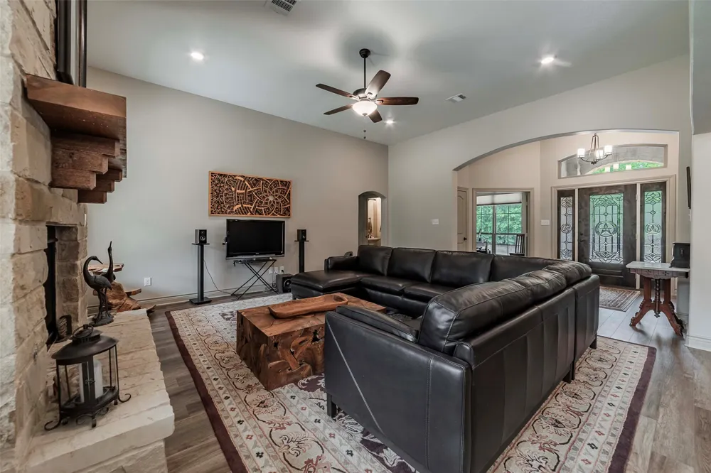 9695 County Road 321 Caldwell, TX 77836