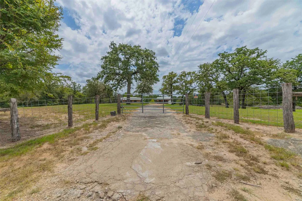 9695 County Road 321 Caldwell, TX 77836