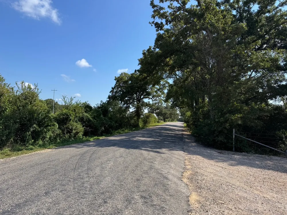 13115 Schoenemann Road Carmine, TX 78932