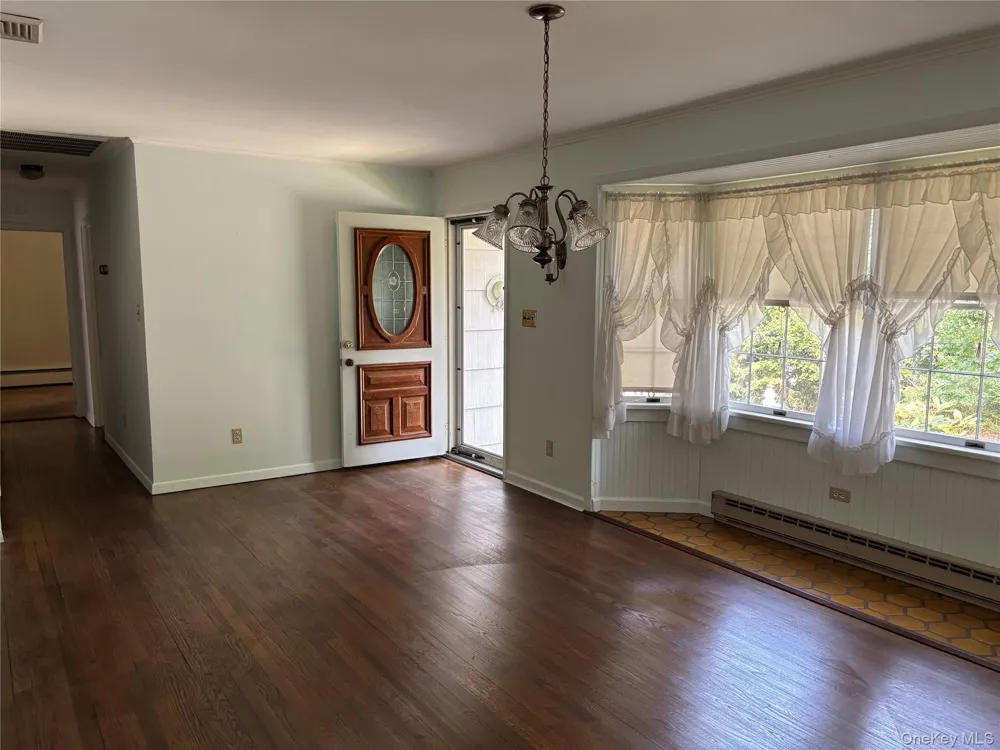 16 Rocklein Road Wading River, NY 11792