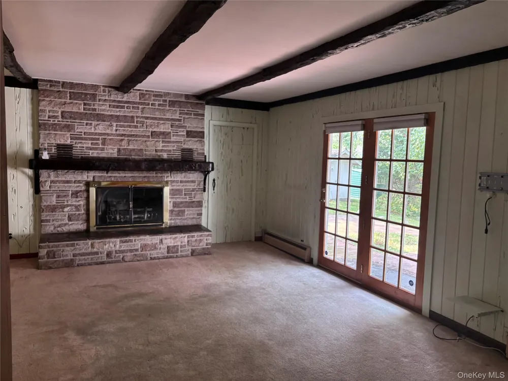 16 Rocklein Road Wading River, NY 11792