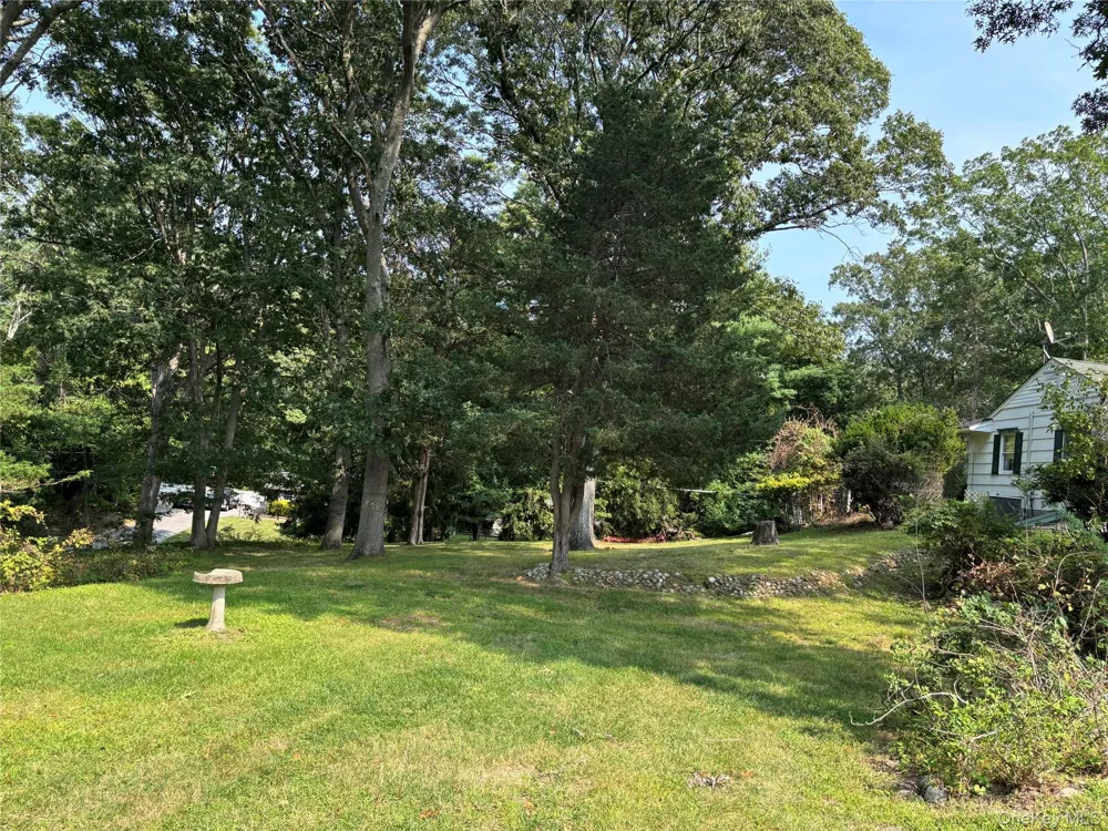 16 Rocklein Road Wading River, NY 11792