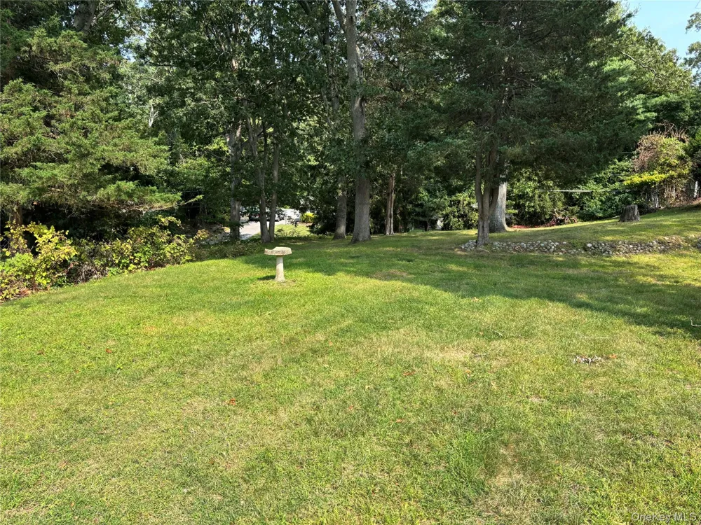 16 Rocklein Road Wading River, NY 11792