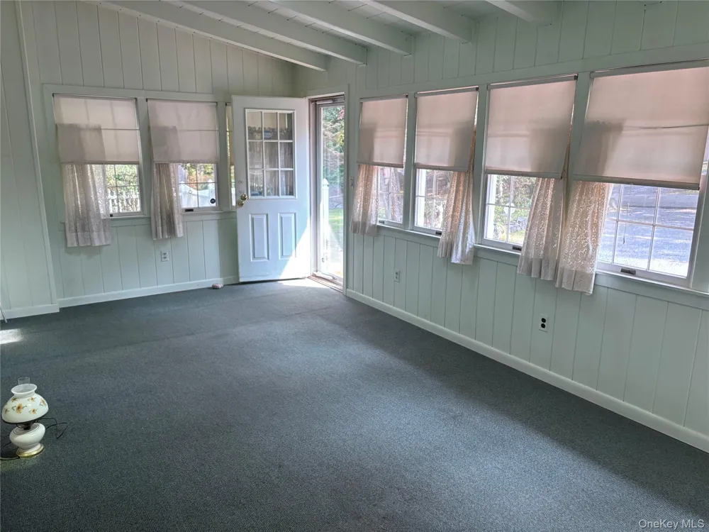 16 Rocklein Road Wading River, NY 11792