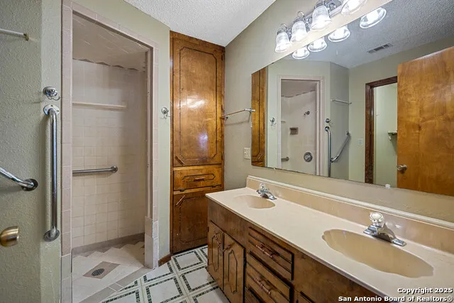 1431 S SH-123 Karnes City, TX 78118