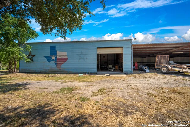 1431 S SH-123 Karnes City, TX 78118