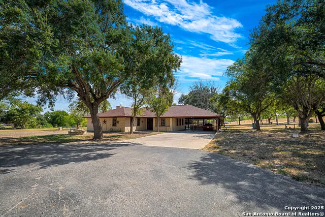 1431 S SH-123 Karnes City, TX 78118