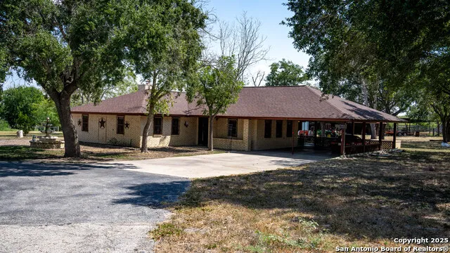 1431 S SH-123 Karnes City, TX 78118
