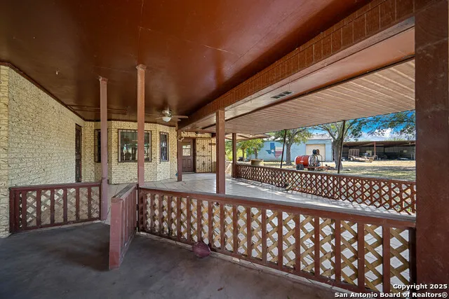 1431 S SH-123 Karnes City, TX 78118