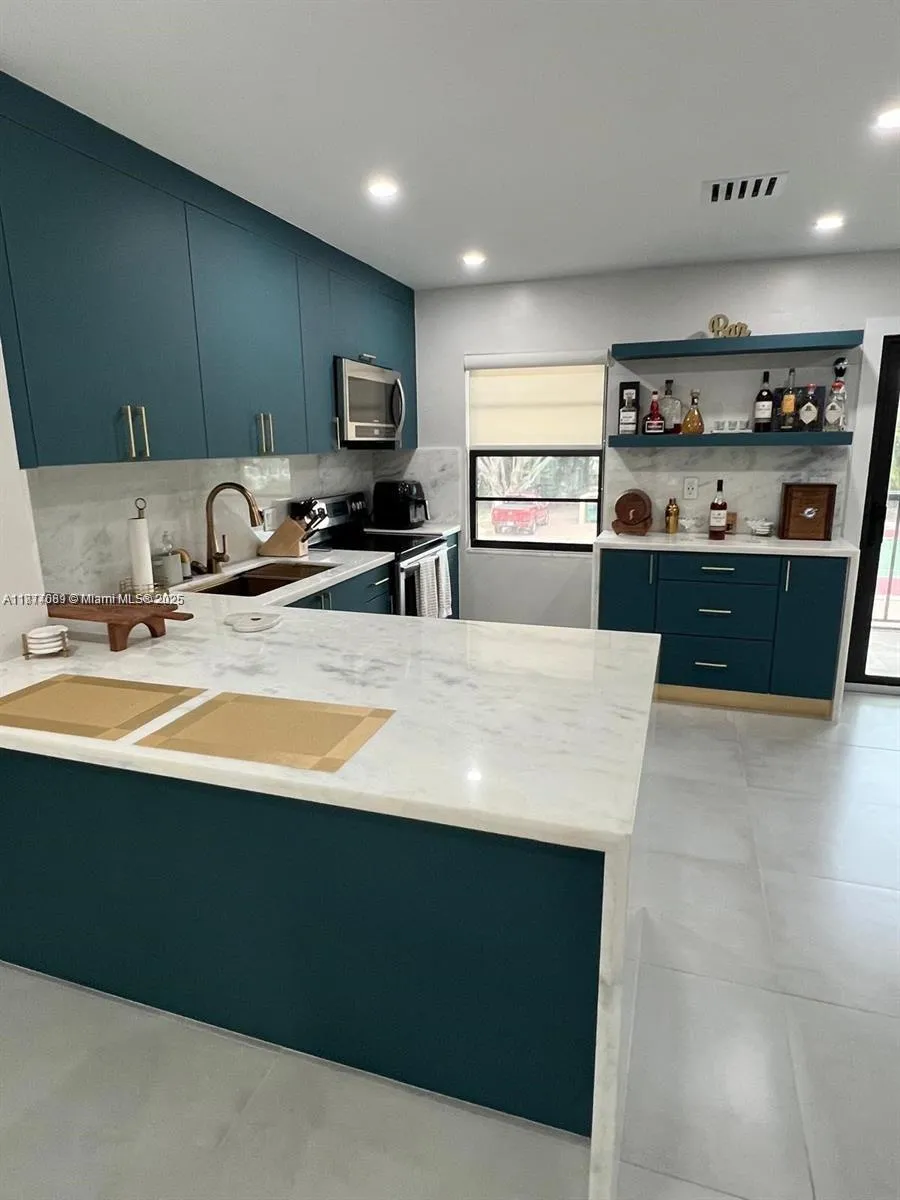 1103 S collier #C-108 Marco Island, FL 34145