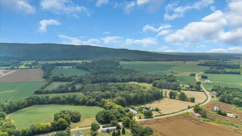 8084 Old Alto Hwy Decherd, TN 37324