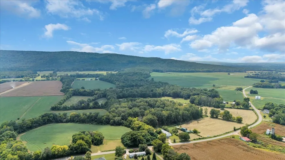 8084 Old Alto Hwy Decherd, TN 37324