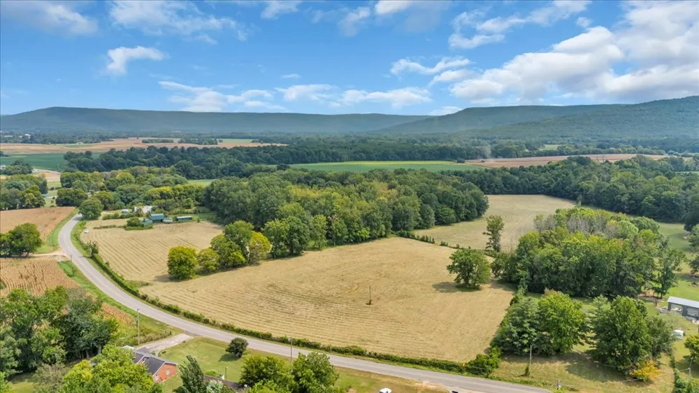 8084 Old Alto Hwy Decherd, TN 37324