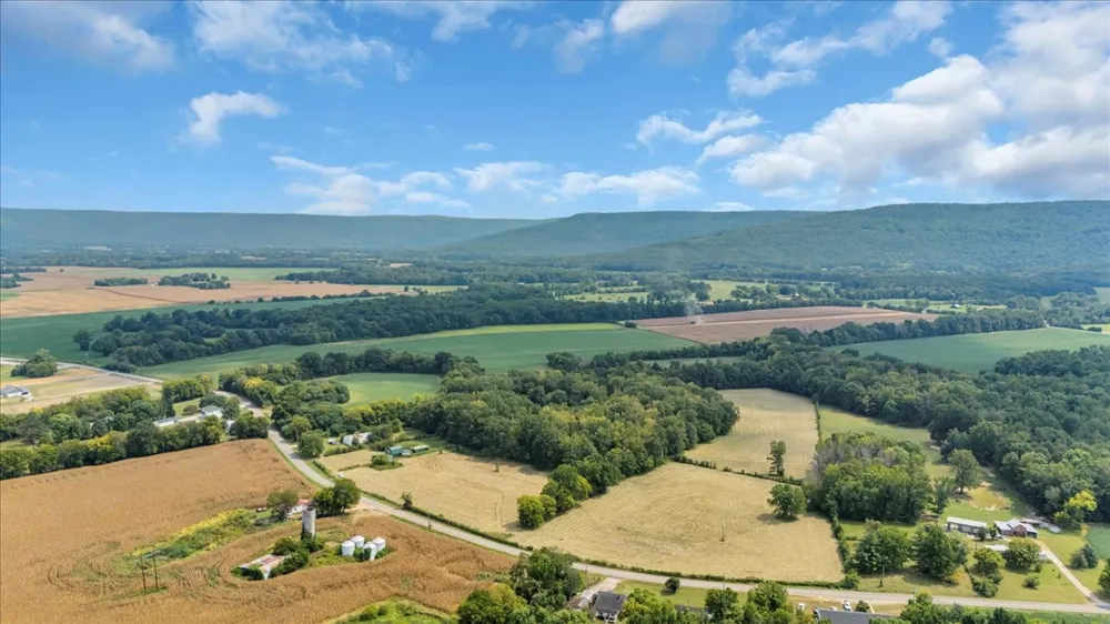 8084 Old Alto Hwy Decherd, TN 37324