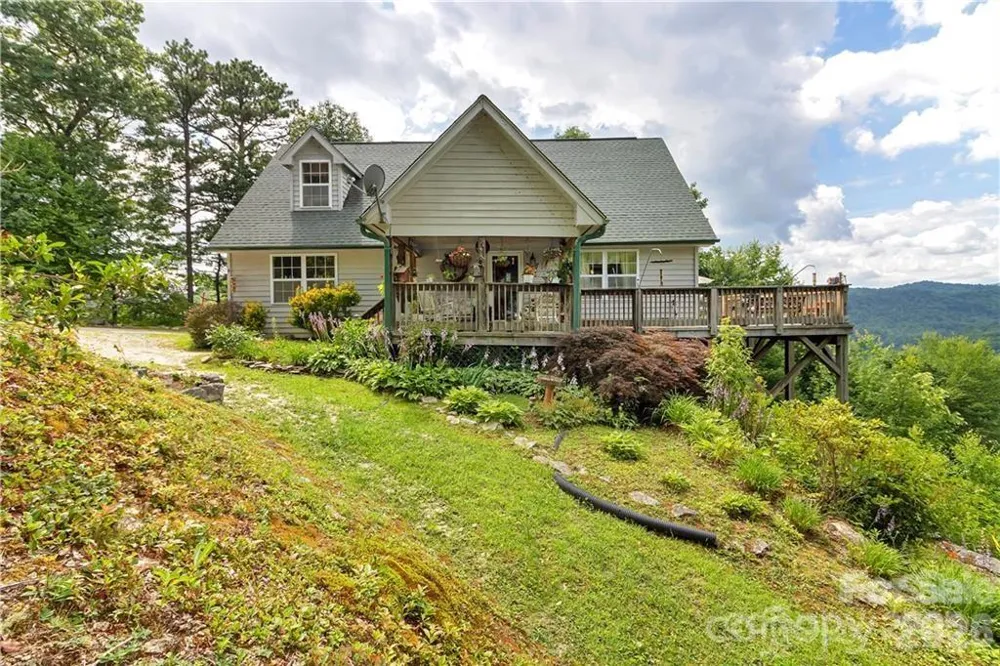 612 Old Home Place Road Tuckasegee, NC 28783