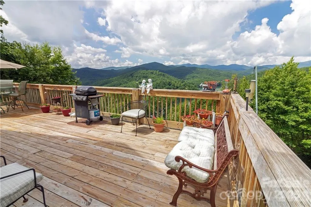 612 Old Home Place Road Tuckasegee, NC 28783