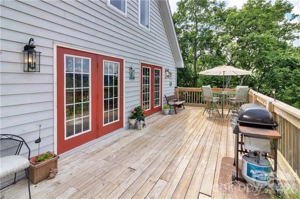 612 Old Home Place Road Tuckasegee, NC 28783