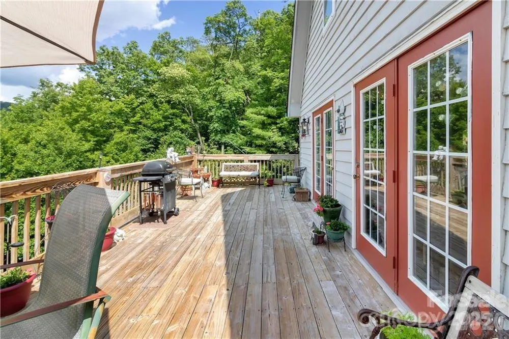 612 Old Home Place Road Tuckasegee, NC 28783