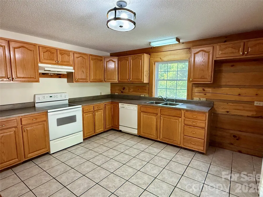 66 Ashlyn Lane Tryon, NC 28782