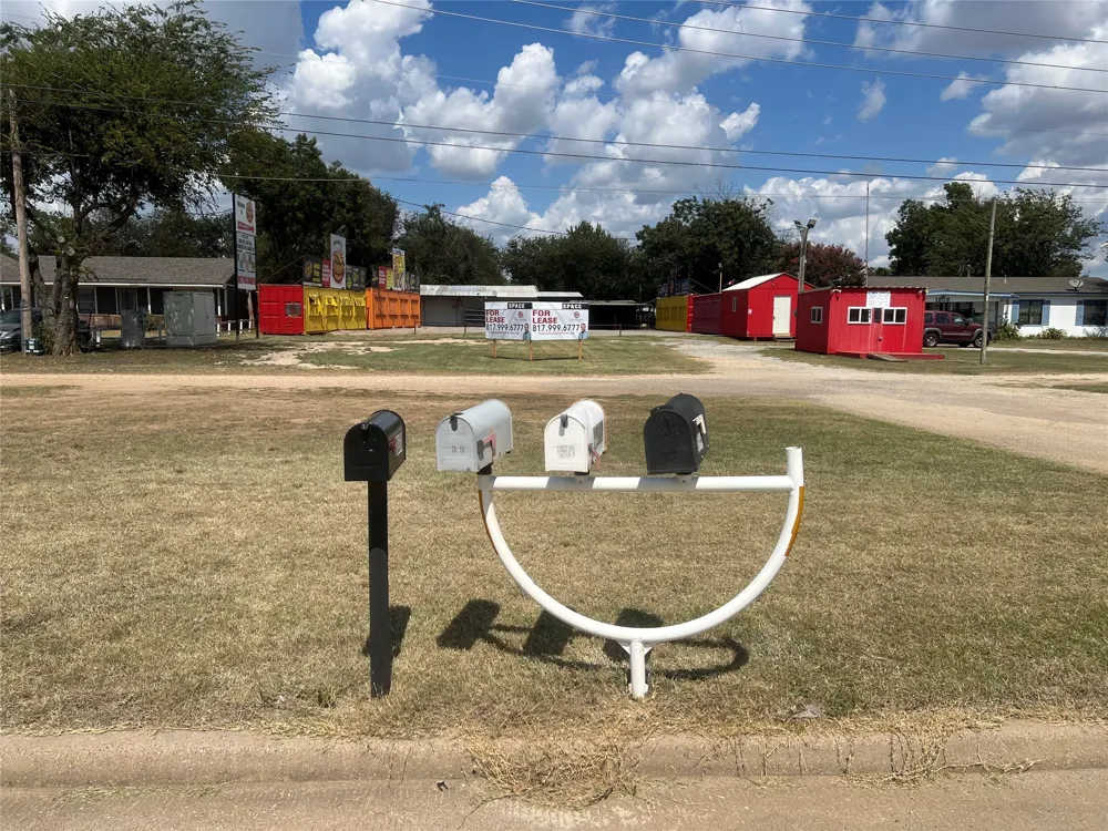 1810 Farm Market 1187 Crowley, TX 76036