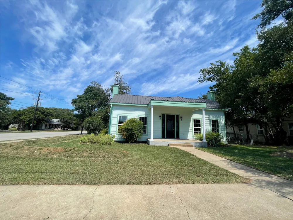201 E 6th Street Lampasas, TX 76550
