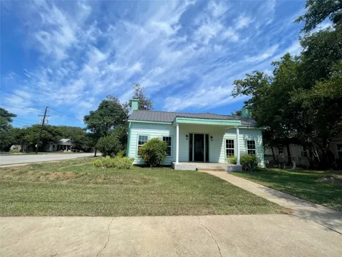 201 E 6th Street
