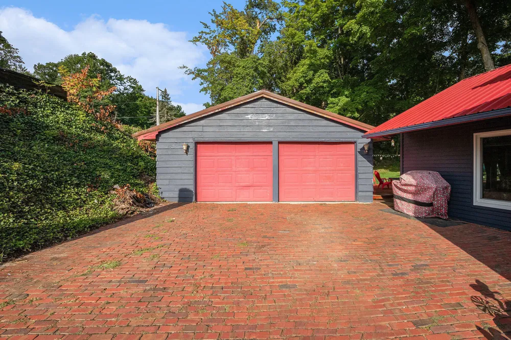 55945 Inn D Inn Drive Dowagiac, MI 49047