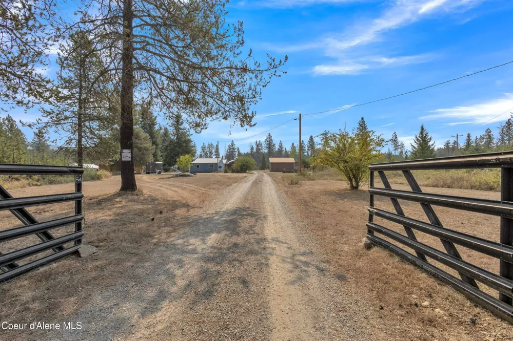 396 Wakena Lane Priest River, ID 83856