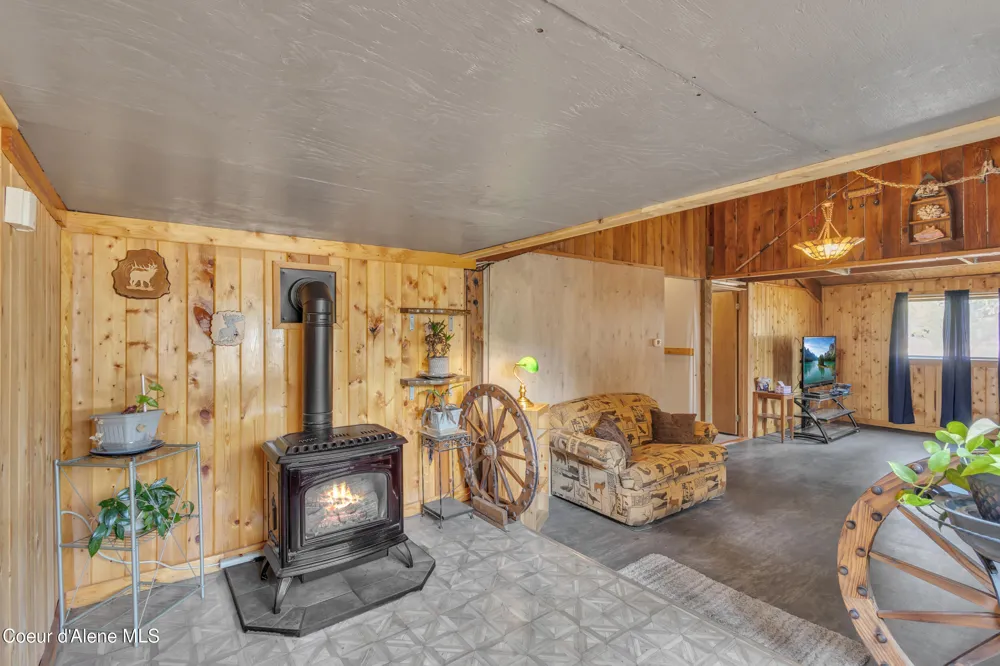 396 Wakena Lane Priest River, ID 83856