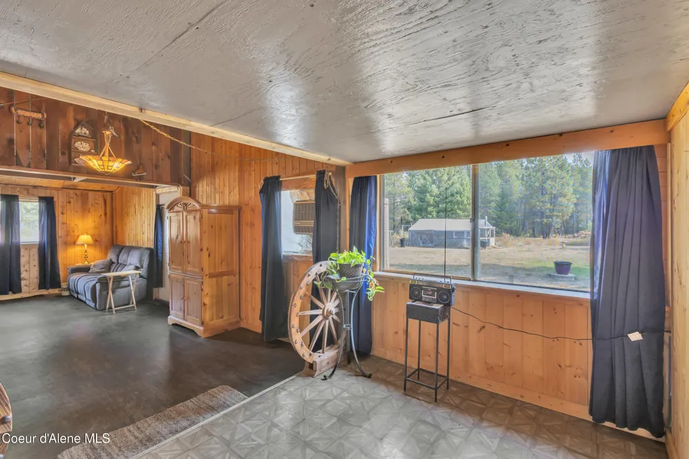 396 Wakena Lane Priest River, ID 83856
