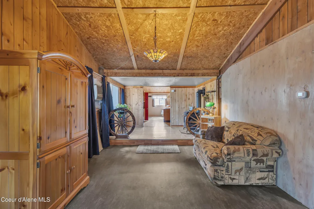 396 Wakena Lane Priest River, ID 83856