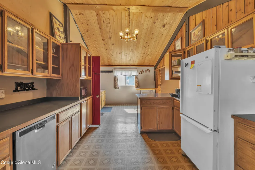 396 Wakena Lane Priest River, ID 83856