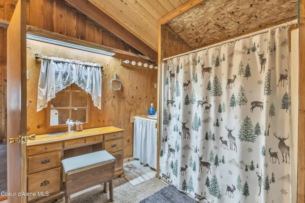396 Wakena Lane Priest River, ID 83856