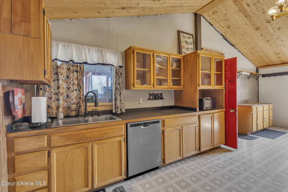 396 Wakena Lane Priest River, ID 83856