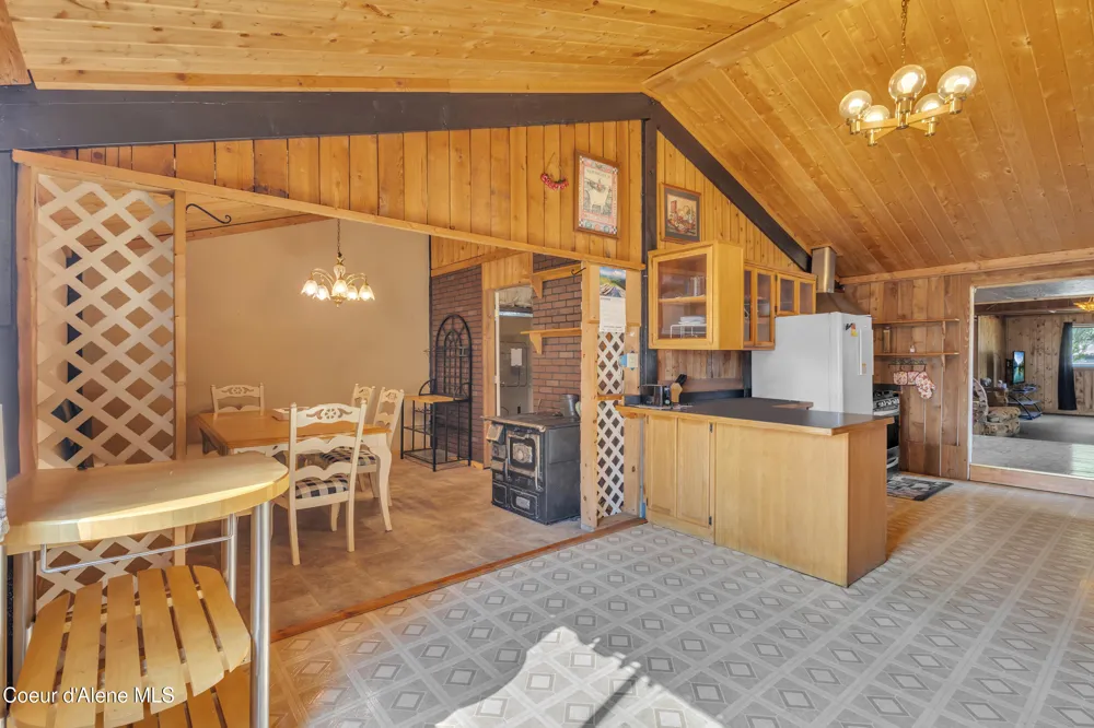 396 Wakena Lane Priest River, ID 83856