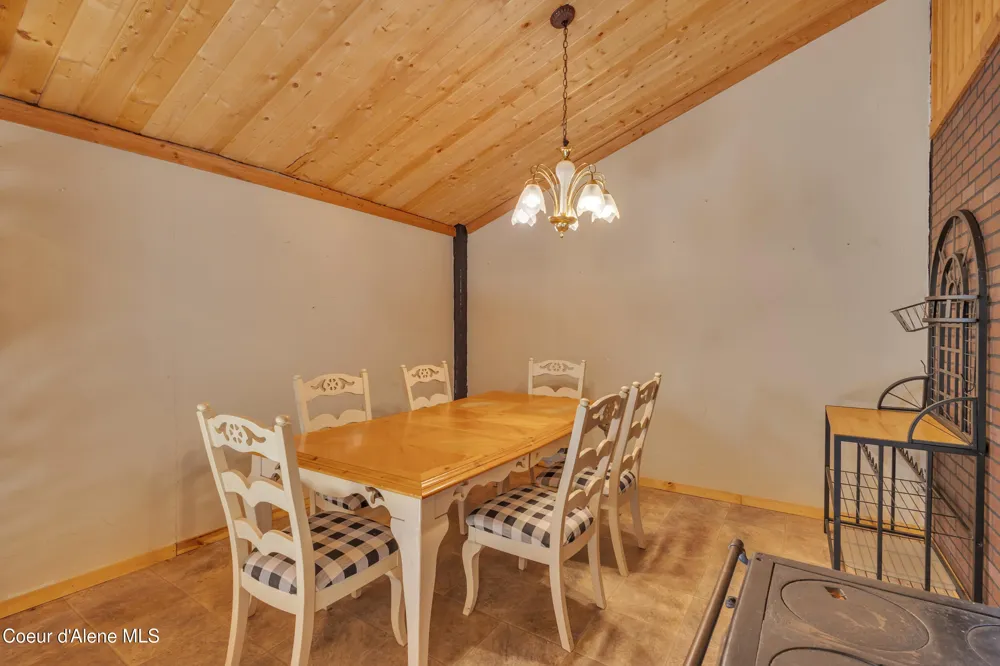 396 Wakena Lane Priest River, ID 83856