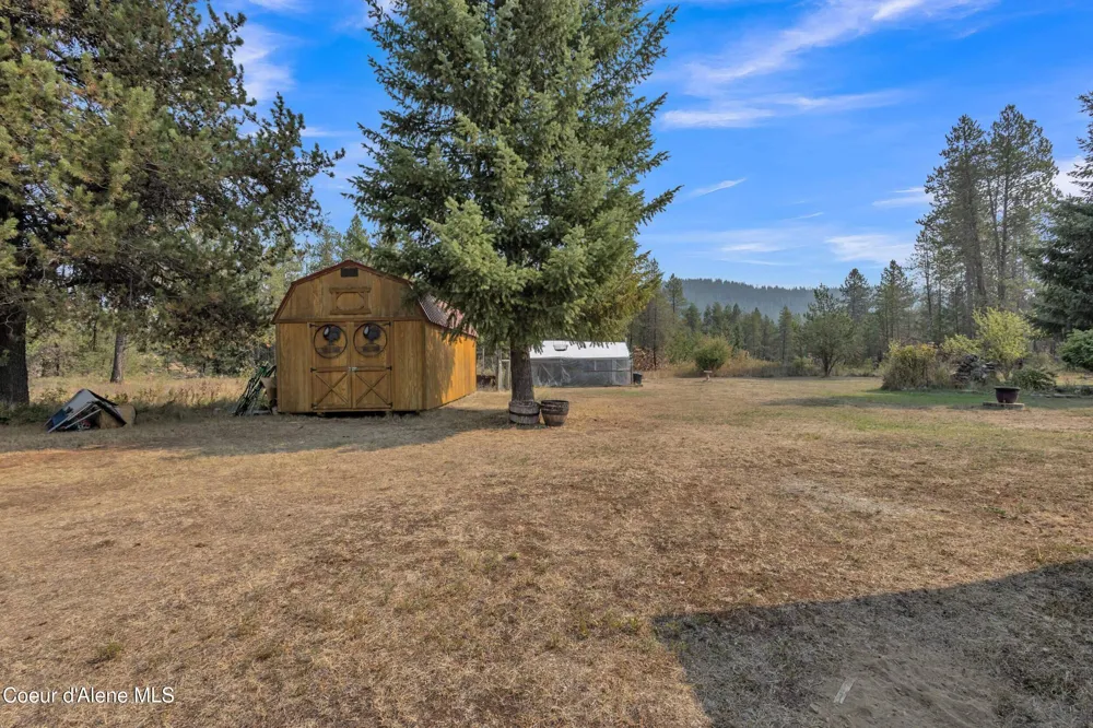 396 Wakena Lane Priest River, ID 83856