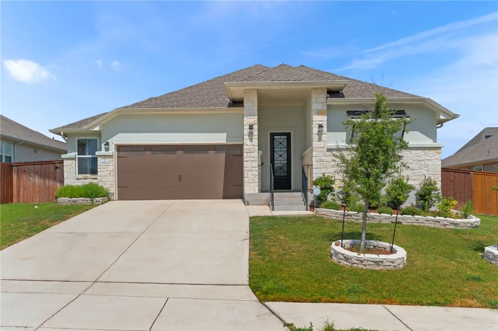 6533 Crockett Schertz, TX 78108