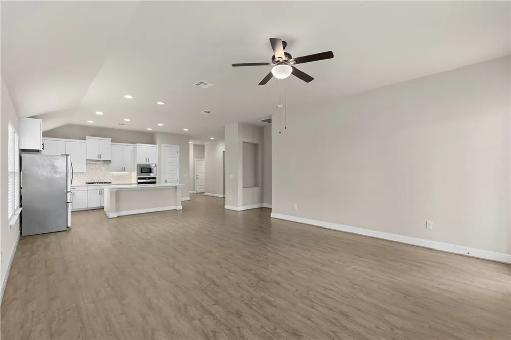 6533 Crockett Schertz, TX 78108