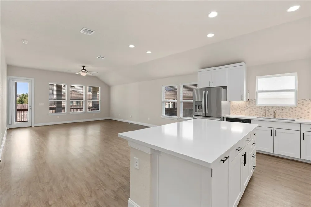 6533 Crockett Schertz, TX 78108